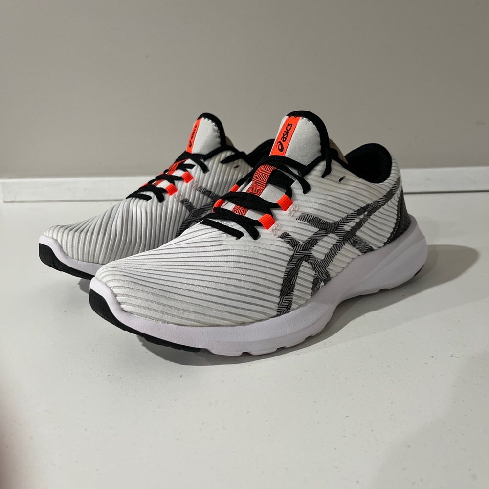 ASICS Mens Versablast White/Black/Orange  Running Shoes Size 8.5 1012A835
